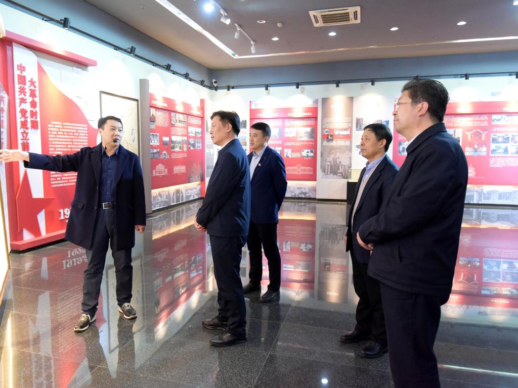 李树起副市长到“革命丰碑—天津市红色旧址展览”展厅走访调研