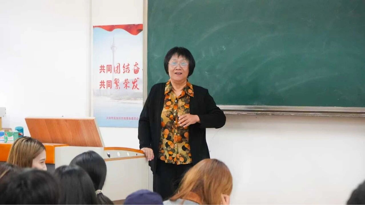学校开展“从长征精神中读懂中国”主题讲座