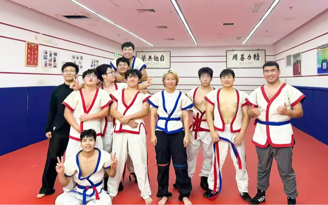 我校在中国大学生中国式摔跤锦标赛斩获一银一铜